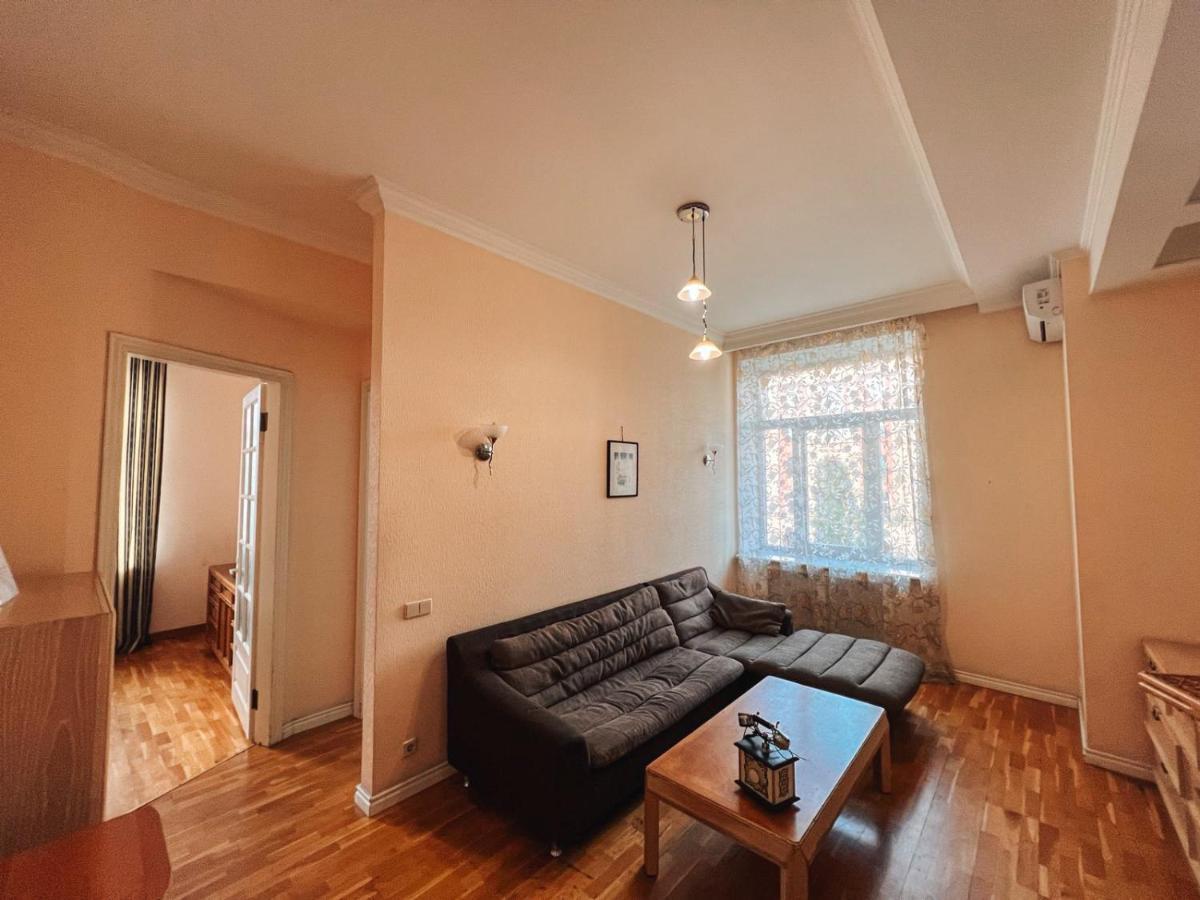 Apartments Rentals Ukraine On Kreshchatik Kyiv Exterior photo